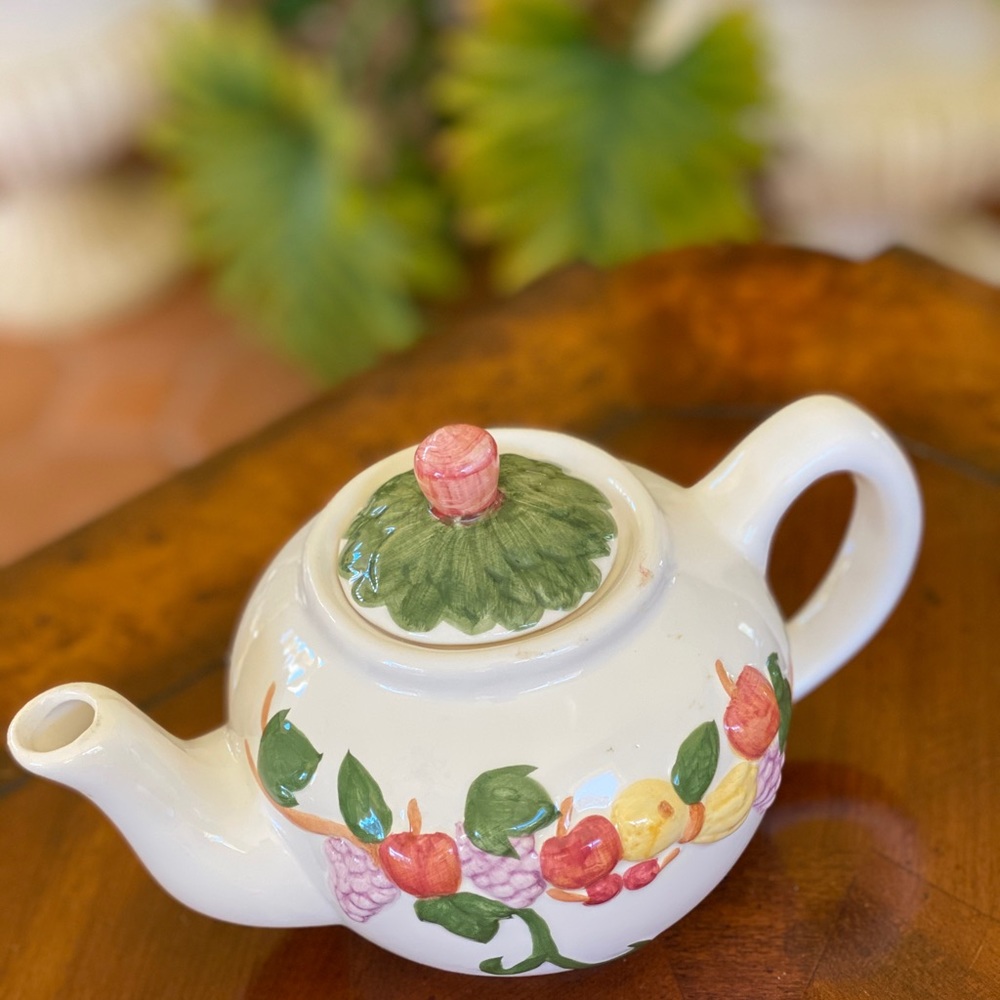 VINTAGE teapot - Picture 2 of 4